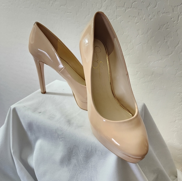 JESSICA SIMPSON Patent Leather Platforms - Picture 5 of 5